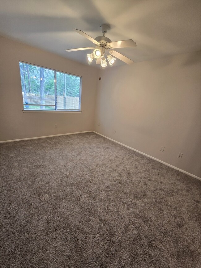 Building Photo - 16022 Old River Rd