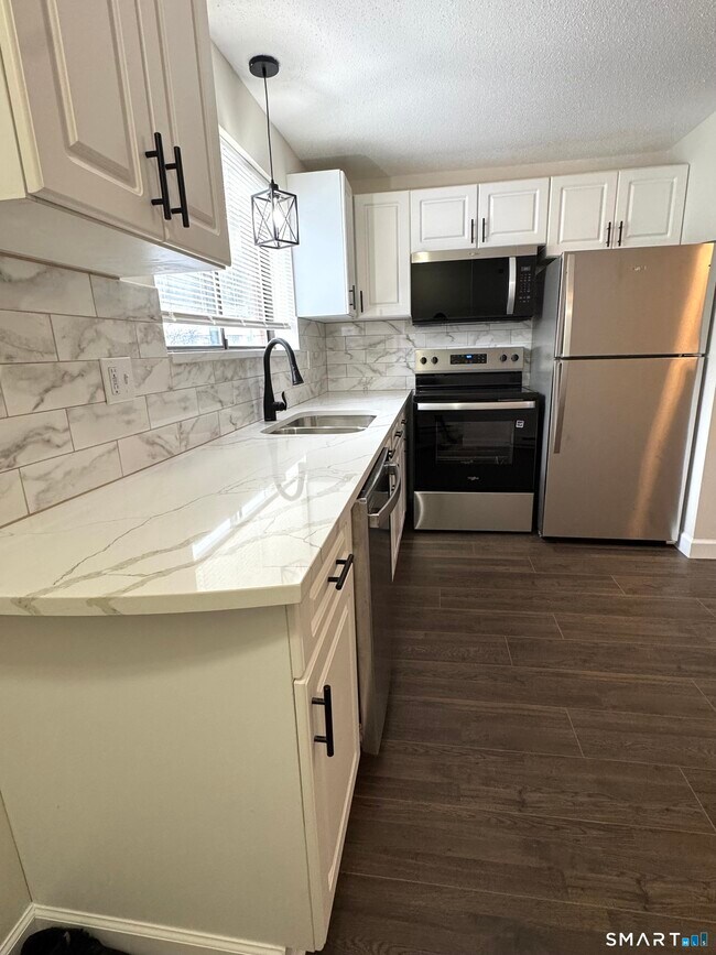 Building Photo - 39 Horton Hill Rd