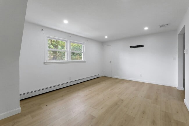 Building Photo - 130 Mt Vernon St
