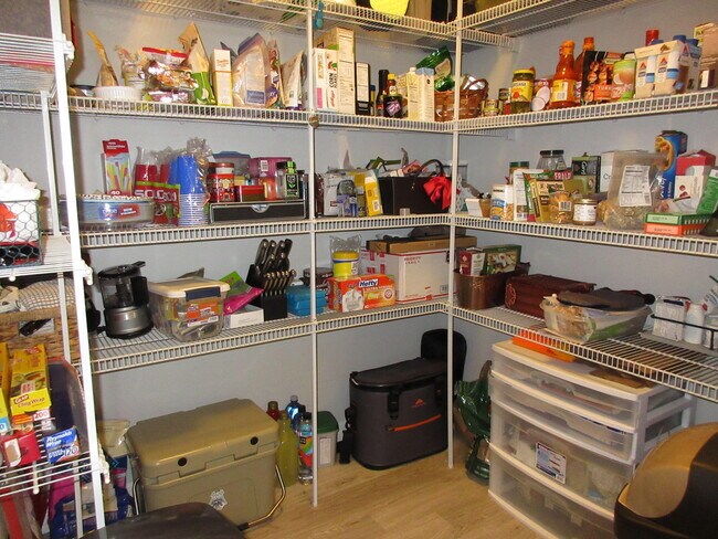 Building Photo - 202 Spencer Pl