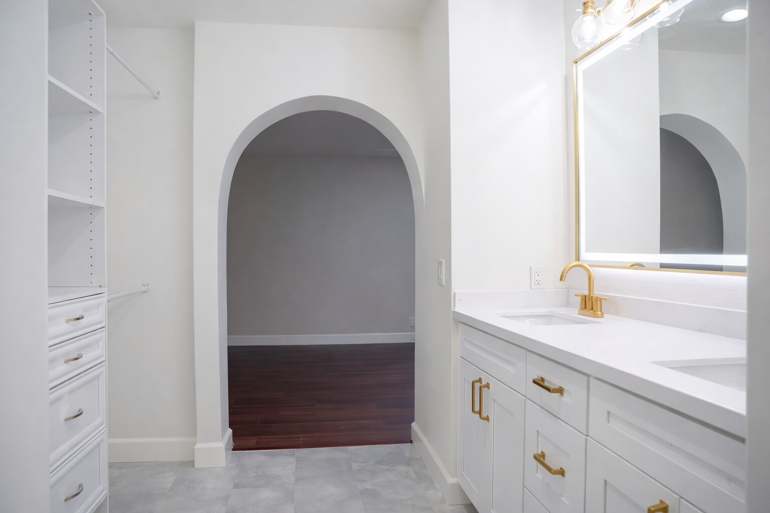 Building Photo - 10425 Caminito Cuervo