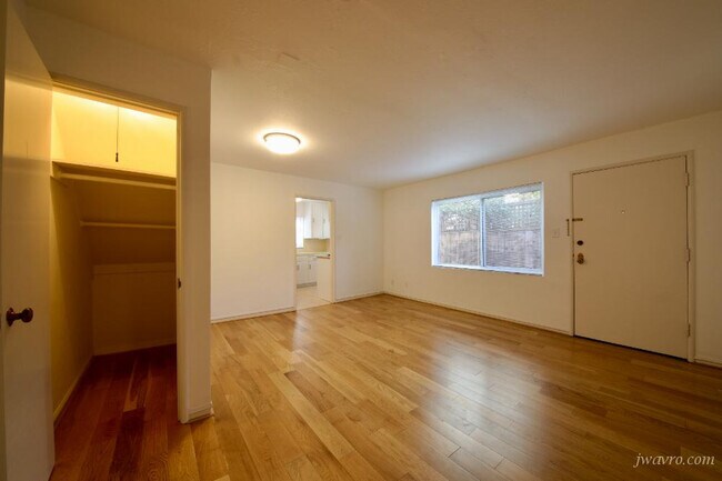 Building Photo - 217 C St