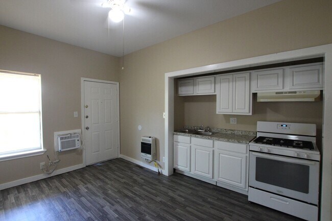 Building Photo - Available! 1 Bedroom, 1 Bath in Tyler!