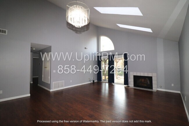 Building Photo - Large 3 Bedroom, 2 Bathroom Condo in Escondido