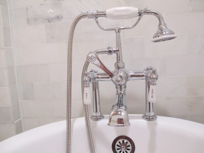 Building Photo - 5000 Wildeoak Trail