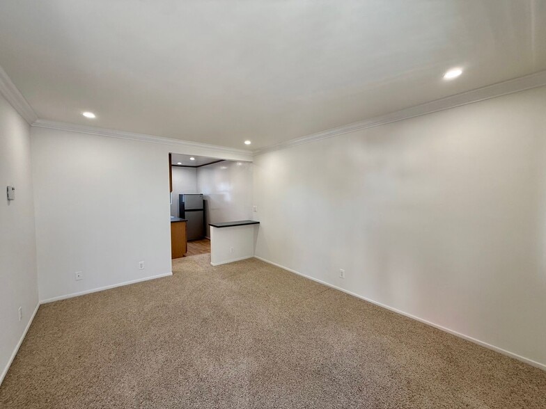 Building Photo - 1519 Armacost Ave