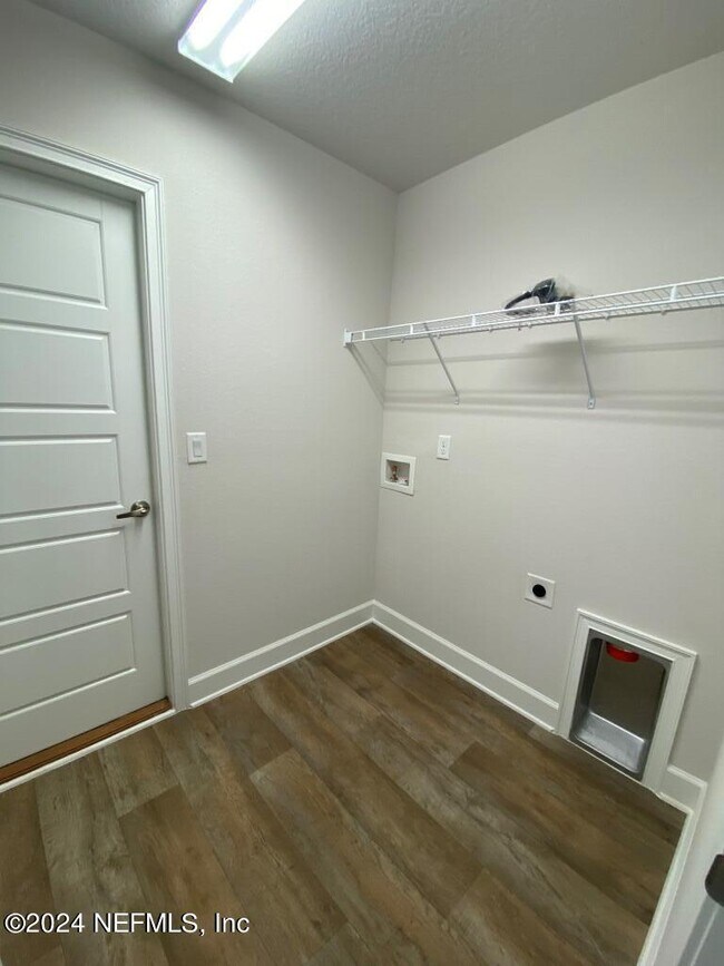 Building Photo - 7294 Gateway Ct