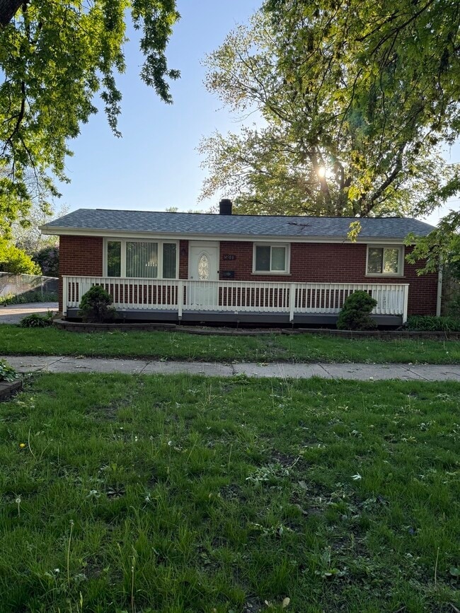 Primary Photo - 14508 Hamlin Ave