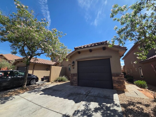 Building Photo - Spacious 4 Bedroom Home!