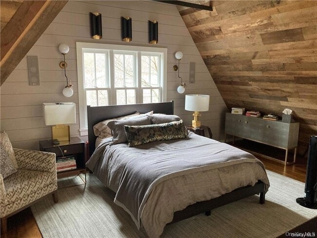 Building Photo - 325 Ferdon Ave