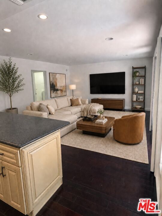 Building Photo - 2880 Woodwardia Dr