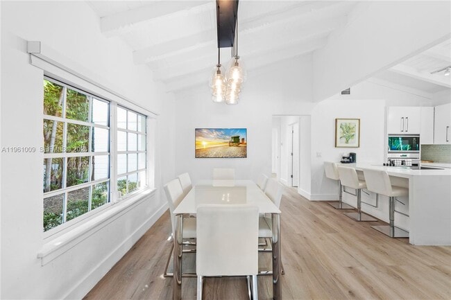 Building Photo - 253 N Coconut Ln