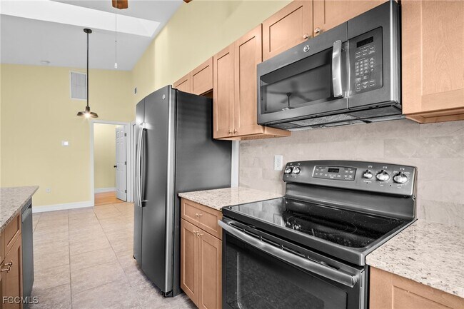 Building Photo - 1417 SW 51st Ln
