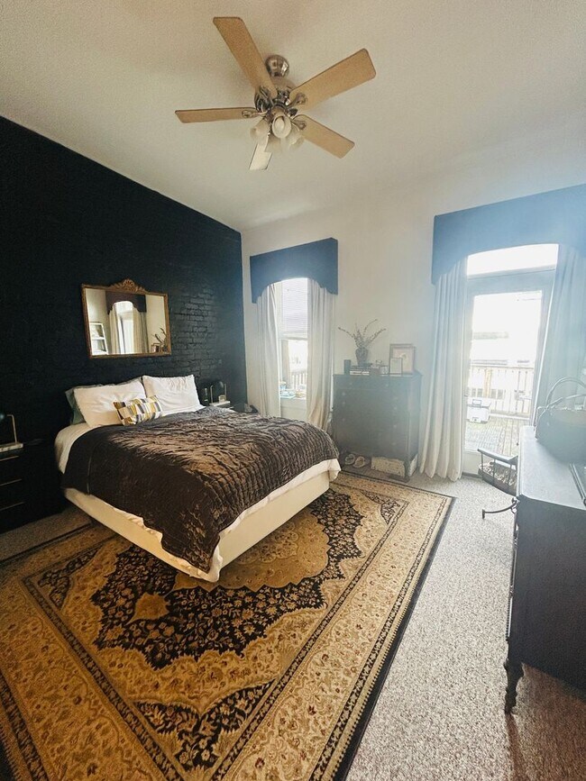 Building Photo - Madison Ave. Loft