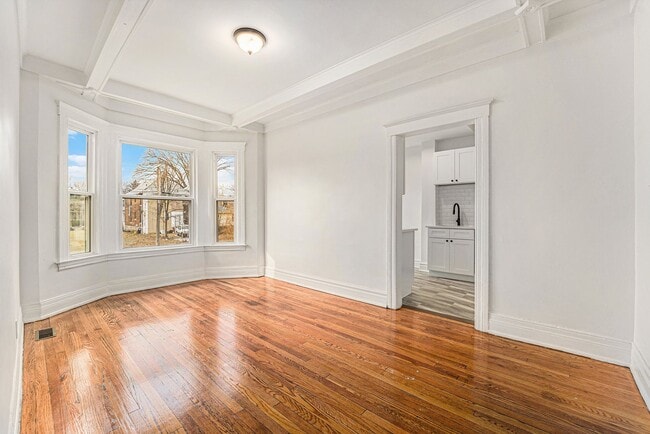 Building Photo - Charming Haven: Dunedin's Six-Family Gem