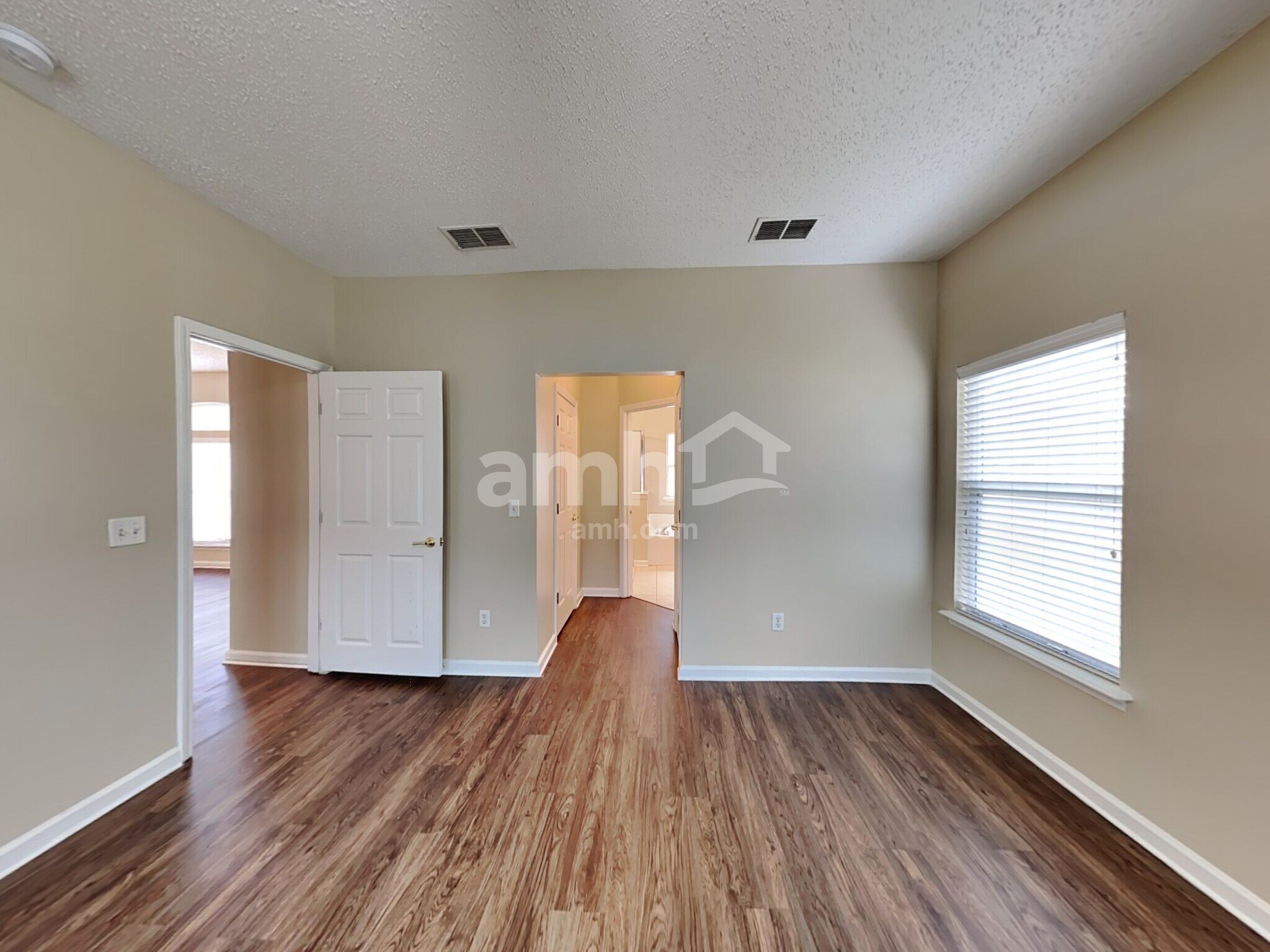 Building Photo - 10264 Lancashire Dr E