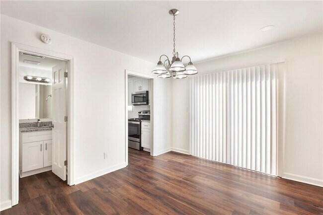 Building Photo - 330 Winding River Dr