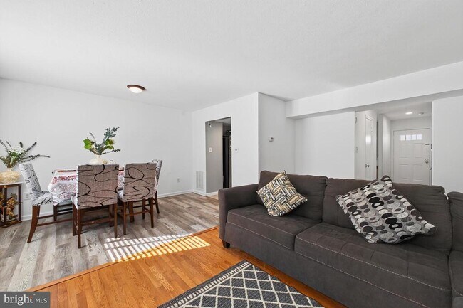 Building Photo - 12462 Skipper Cir