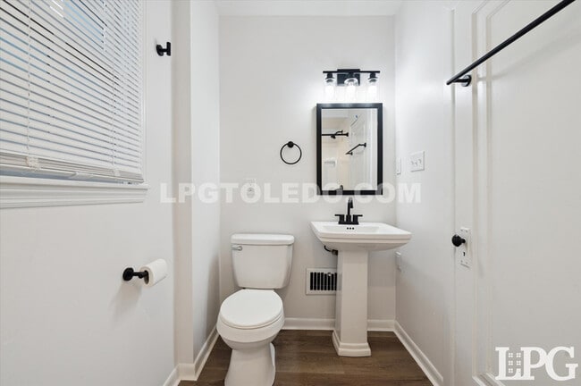 Building Photo - 4217 Asbury Dr