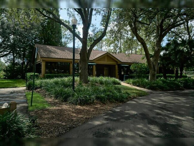 Building Photo - Spacious 1-Bedroom Condo with Modern Upgra...