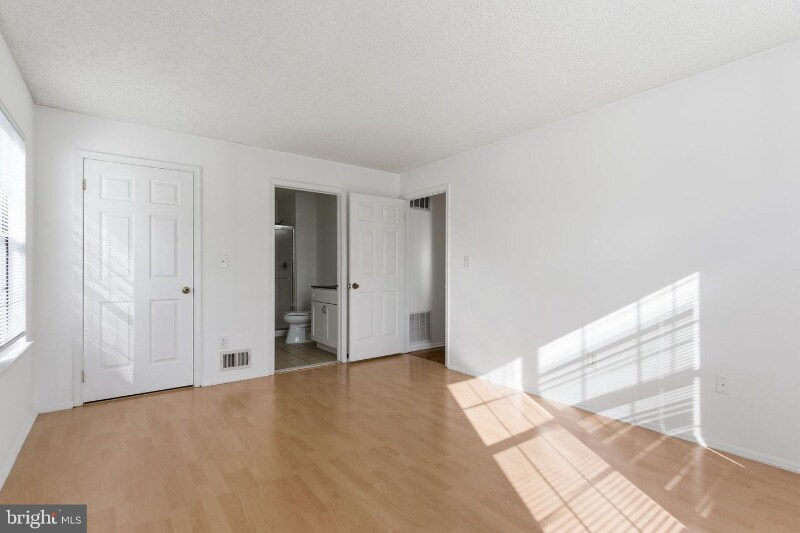 Building Photo - 30 Voscek Ct