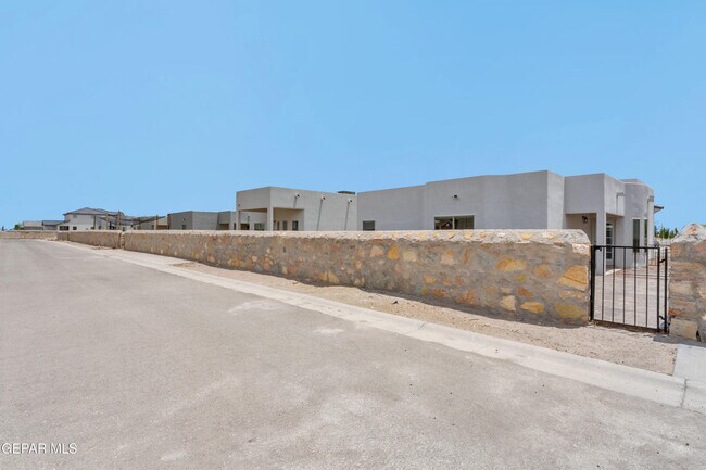 Building Photo - 13095 Emerald Hls Ave