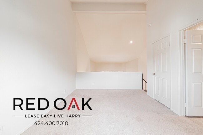 Building Photo - 4651 Cahuenga Blvd