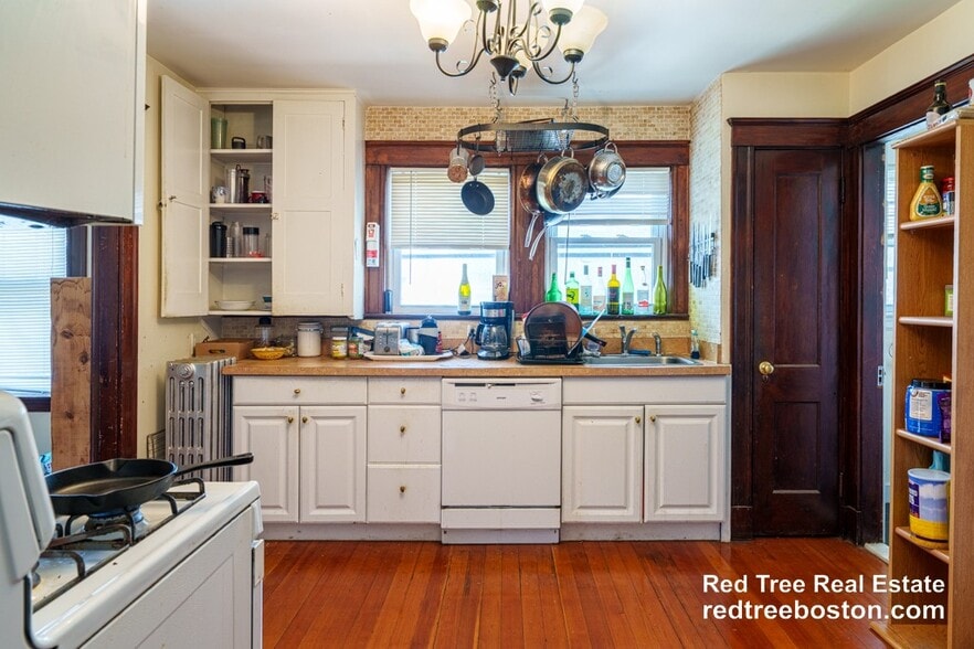 Building Photo - 8 Niles St