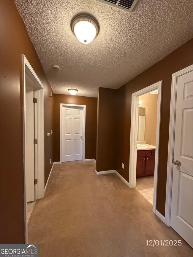 Building Photo - 460 Camella Cir