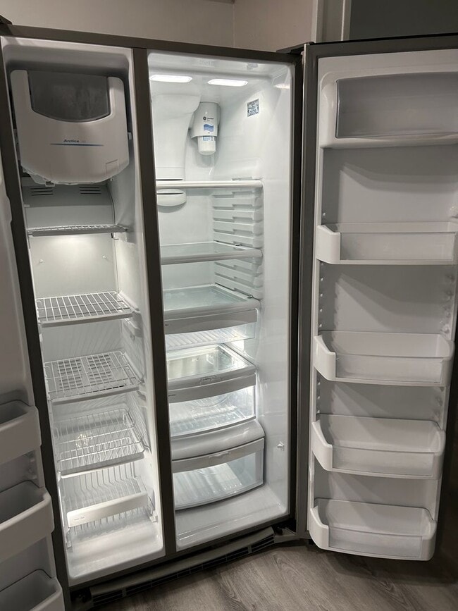 Building Photo - Water view - Pool home