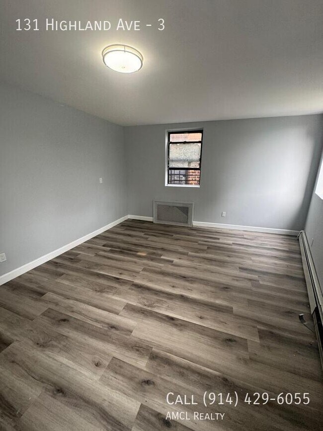 Building Photo - 131 Highland Ave