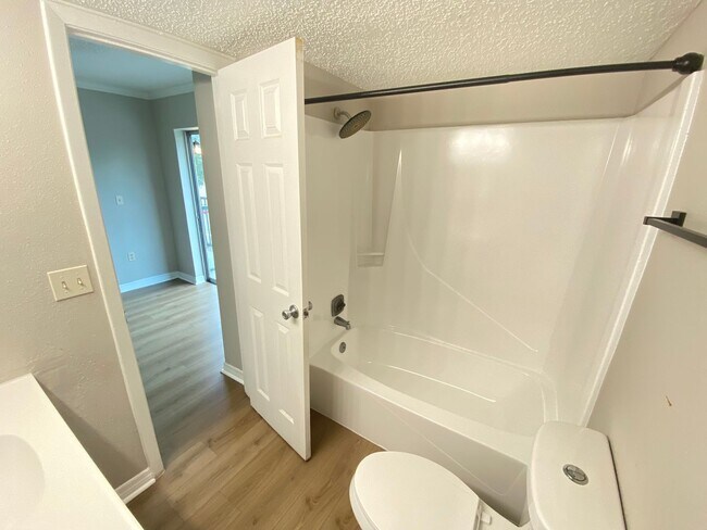 Building Photo - Waterside at Cranes Roost 1/1 Condo locate...