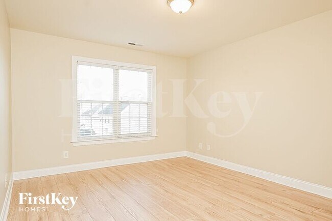Building Photo - 649 Woodlake Park Dr