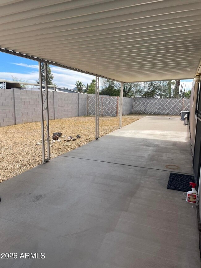 Building Photo - 415 E Villa Theresa Dr