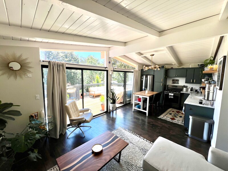 Building Photo - 726 Beall St