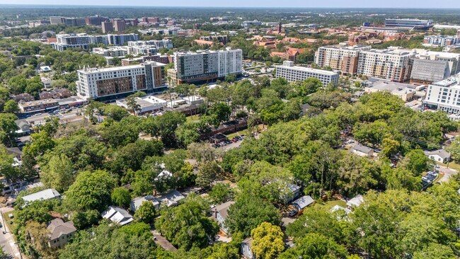 Building Photo - 1022 NW 3rd Ave