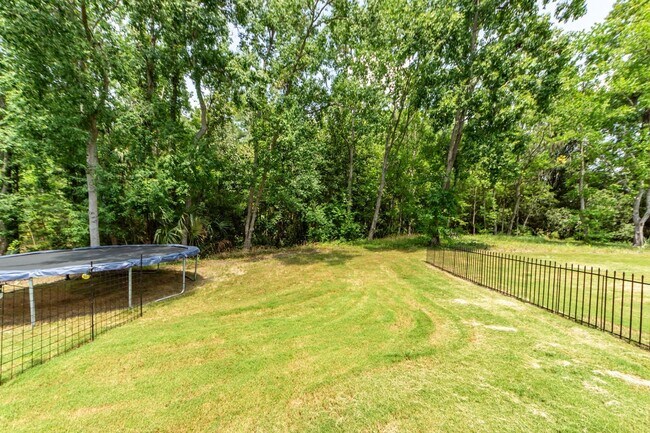 Building Photo - 7722 Park Gate Dr