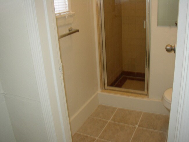 Interior Photo - 5100 W Washington Blvd