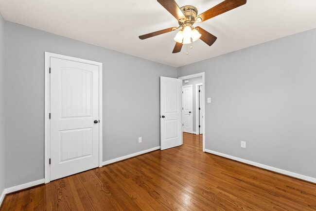 Building Photo - 104 N Oak Ave