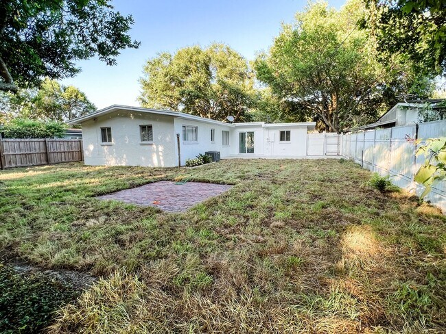 Building Photo - Wonderful 3/1 Home In Audubon Park! Must See!
