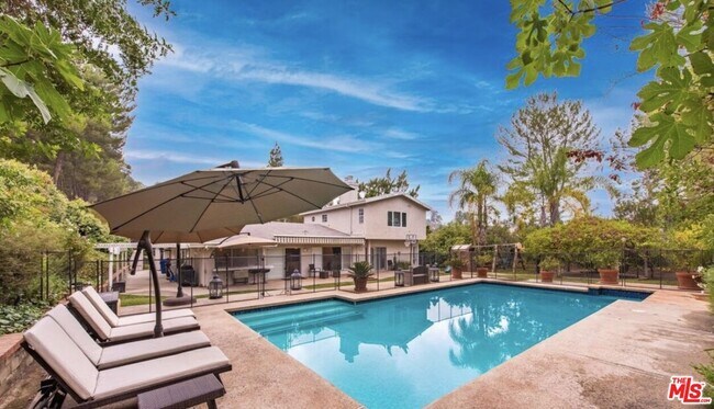 Primary Photo - 4330 Romero Dr