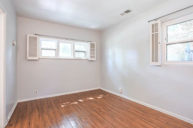 Building Photo - 1254 Dahlia St
