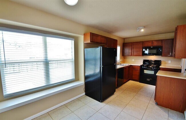 Building Photo - 5015 Willow Point Dr