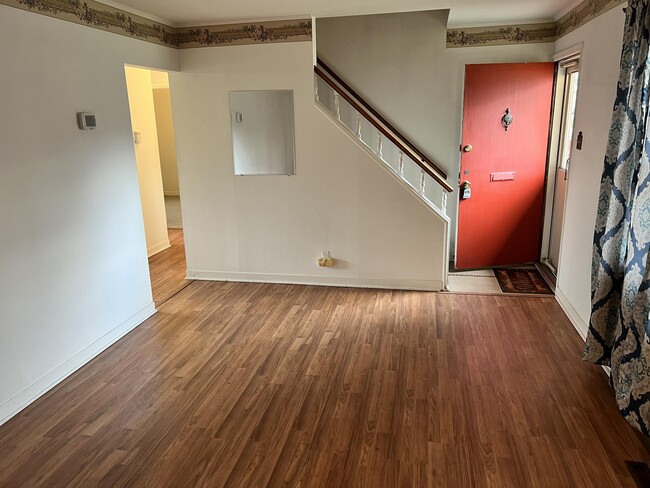 Building Photo - 3122 Commander Dr