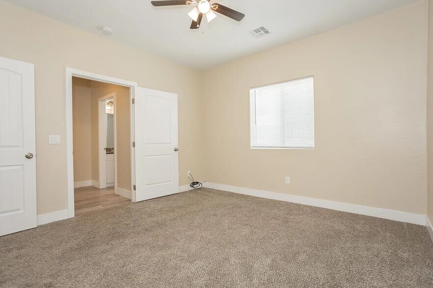 Building Photo - 1741 S Dandelion St