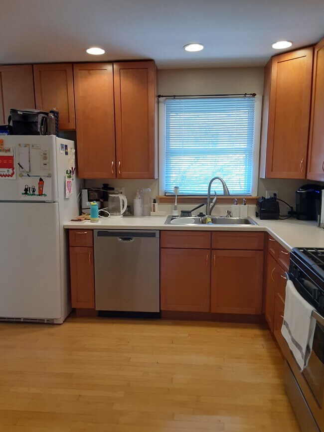 Building Photo - 433 Jefferson Ave