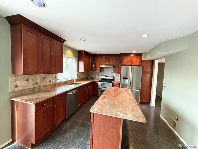 Building Photo - 6842 Indian Creek Dr