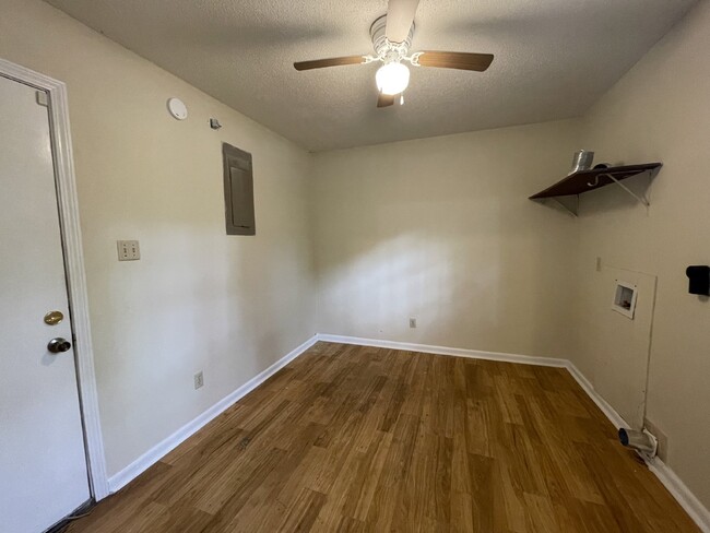 Building Photo - Home For Rent