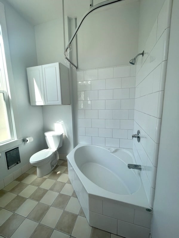 Building Photo - 1107 Oak St