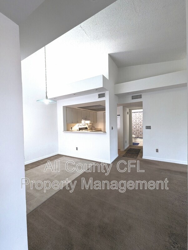 Building Photo - 4533 Lakeway Dr